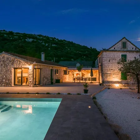 Bosilen With Private Pool, Near Trogir, Split Airport, Quiet Area, Family Villa *