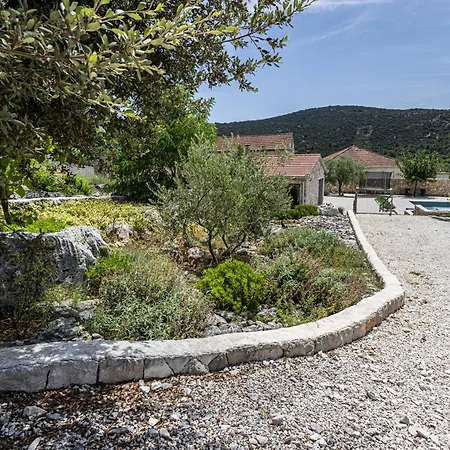 Bosilen With Private Pool, Near Trogir, Split Airport, Quiet Area, Family Villa Marina