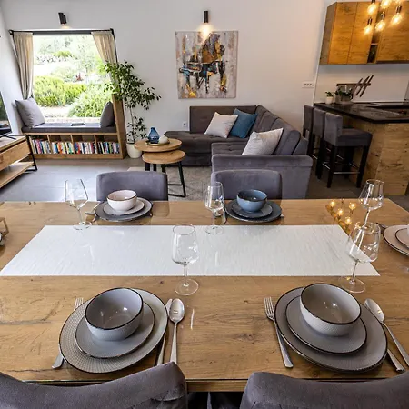 Villa Bosilen With Private Pool, Near Trogir, Split Airport, Quiet Area, Family Marina