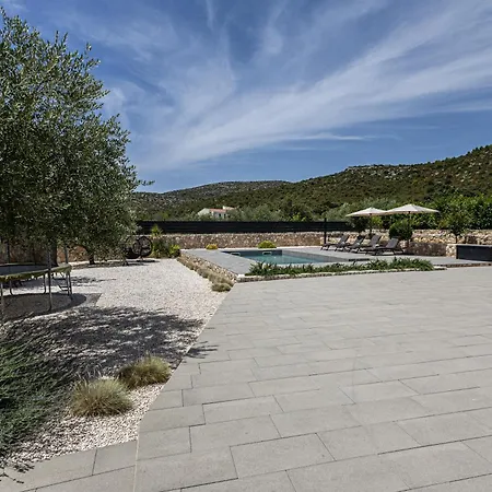 Bosilen With Private Pool, Near Trogir, Split Airport, Quiet Area, Family Marina