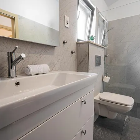 Bosilen With Private Pool, Near Trogir, Split Airport, Quiet Area, Family * Marina