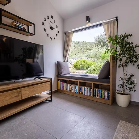 Villa Bosilen With Private Pool, Near Trogir, Split Airport, Quiet Area, Family