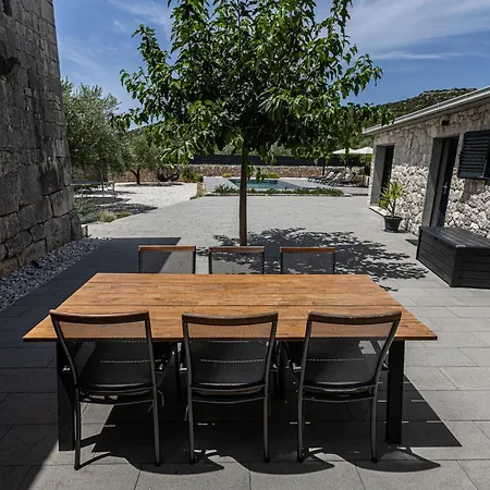 Bosilen With Private Pool, Near Trogir, Split Airport, Quiet Area, Family Villa *
