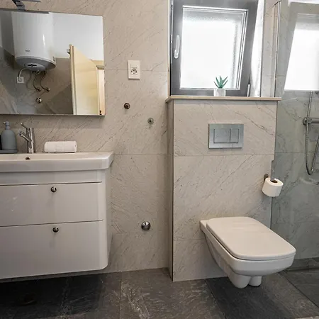 Bosilen With Private Pool, Near Trogir, Split Airport, Quiet Area, Family * Marina