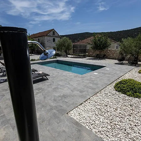 Bosilen With Private Pool, Near Trogir, Split Airport, Quiet Area, Family