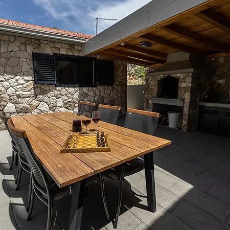 Bosilen With Private Pool, Near Trogir, Split Airport, Quiet Area, Family *