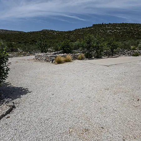 Bosilen With Private Pool, Near Trogir, Split Airport, Quiet Area, Family * Marina
