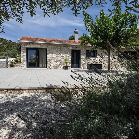 Bosilen With Private Pool, Near Trogir, Split Airport, Quiet Area, Family