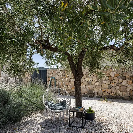 Villa Bosilen With Private Pool, Near Trogir, Split Airport, Quiet Area, Family