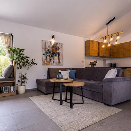 Bosilen With Private Pool, Near Trogir, Split Airport, Quiet Area, Family * Marina