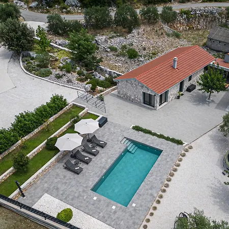 Bosilen With Private Pool, Near Trogir, Split Airport, Quiet Area, Family Villa Marina